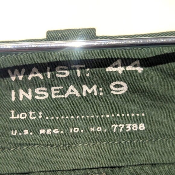 Men's J. Crew Green Flat Front Chino Shorts with Belt Loops - Size 44 Inseam 9 - Picture 3 of 7